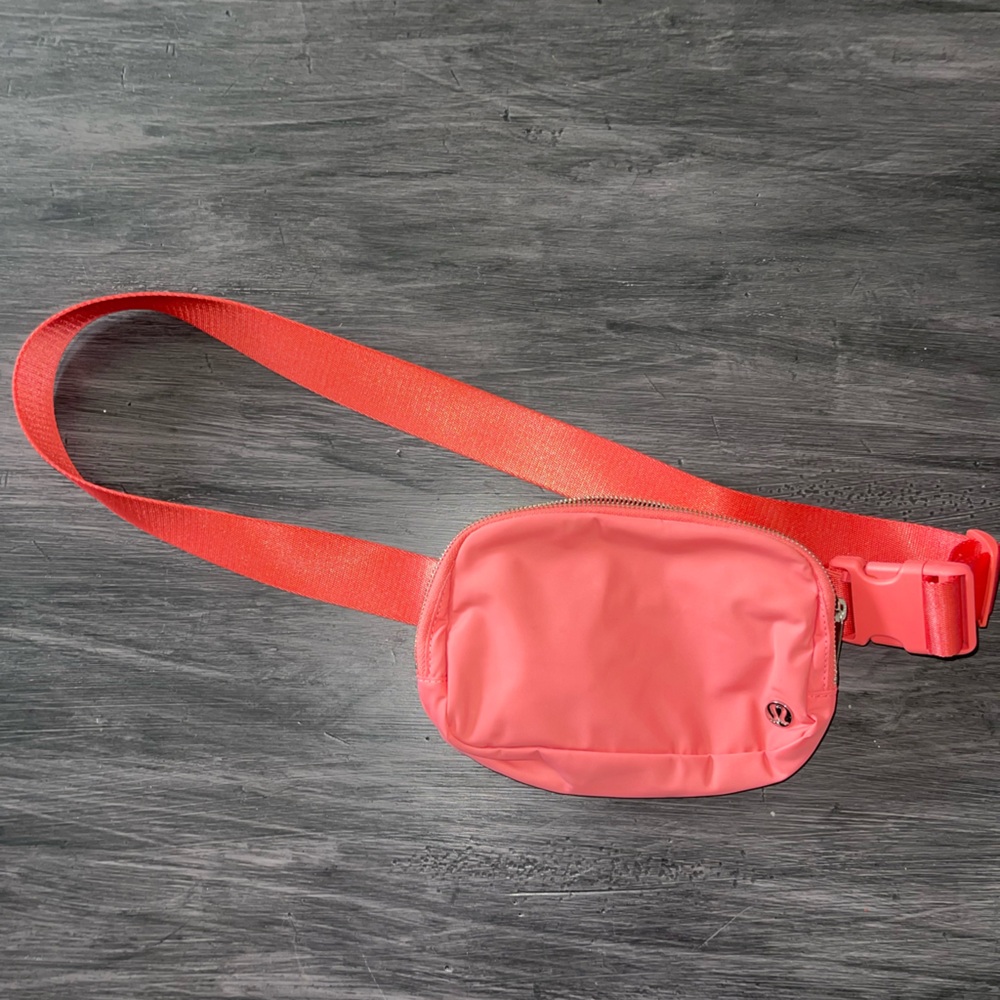 lululemon athletica everywhere Belt Bag